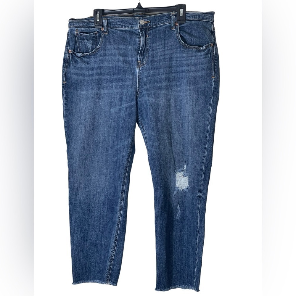 Old Navy Boyfriend distressed straight leg jeans. Size 16 GUC